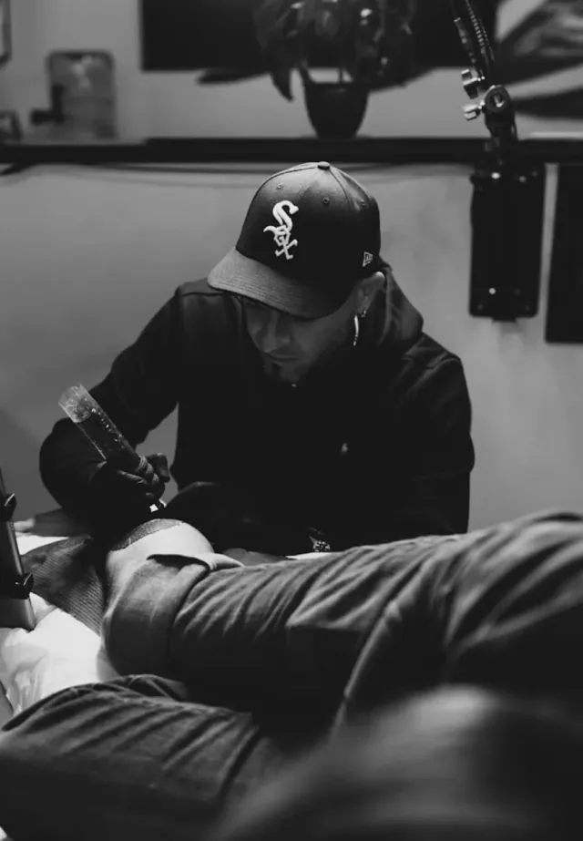 Aaron Peters, tatuador de Schererville