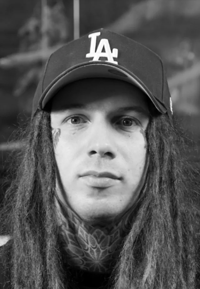 Benjamin Hawley, tatuador de Auckland