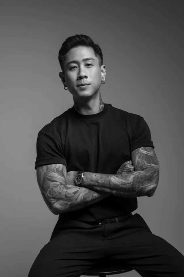 Bradley Tan, tatuador de Midview City