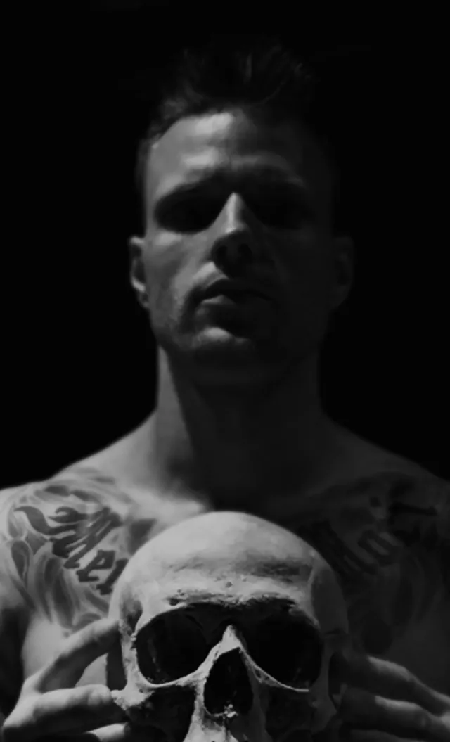 Eliot Kohek, tatuador de Annecy