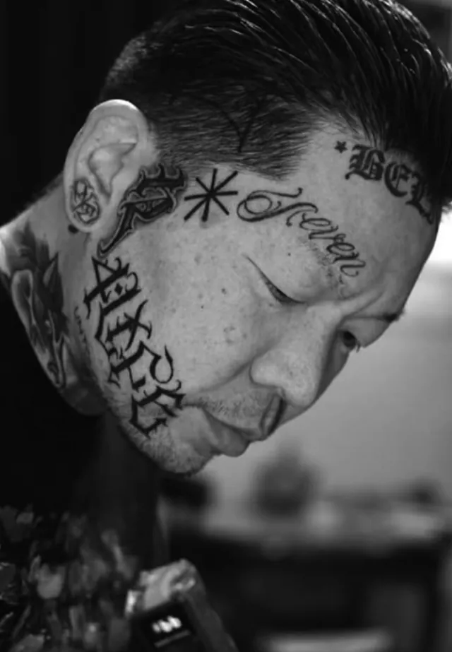 Holy Tomo, tatuador de Okinawa