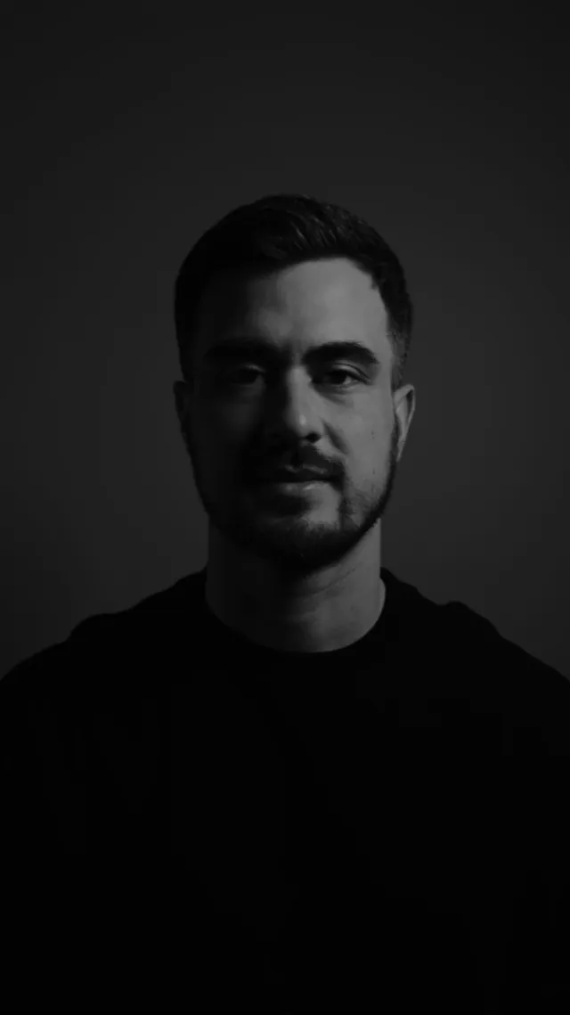Jordan Ferris, tatuador de Bristol