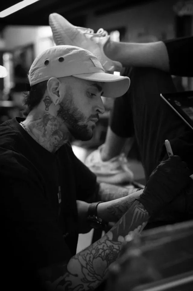 Miguel Castaño, tatuador de Medellin