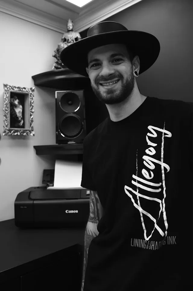 Mor Cohen, tatuador de Oshawa