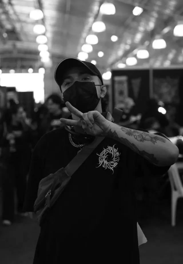 Rocka Tomás, tatuador de Bogota