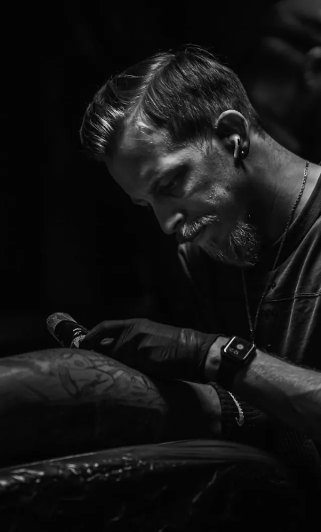 Serj Vinni, tatuador de Los Angeles